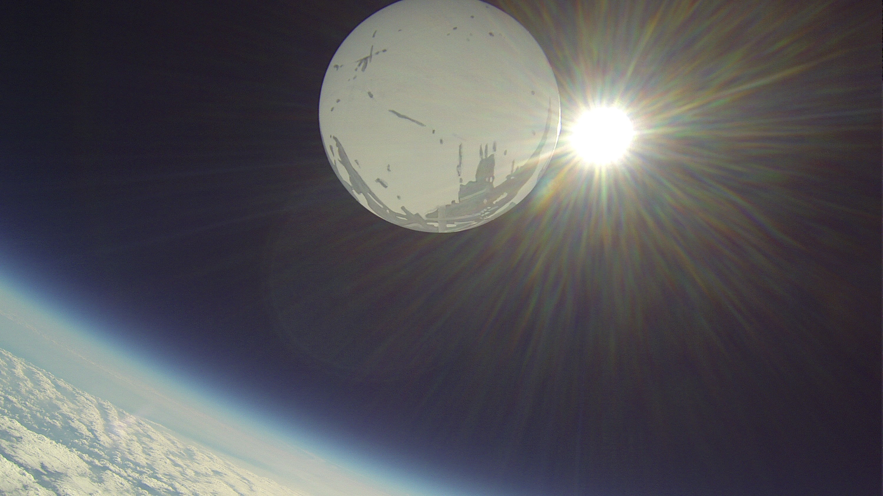 floating baloon